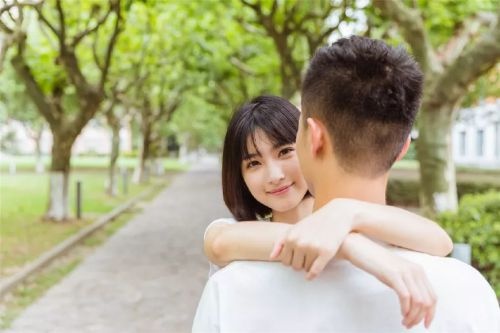广州鞋包摆摊赚钱吗知乎
